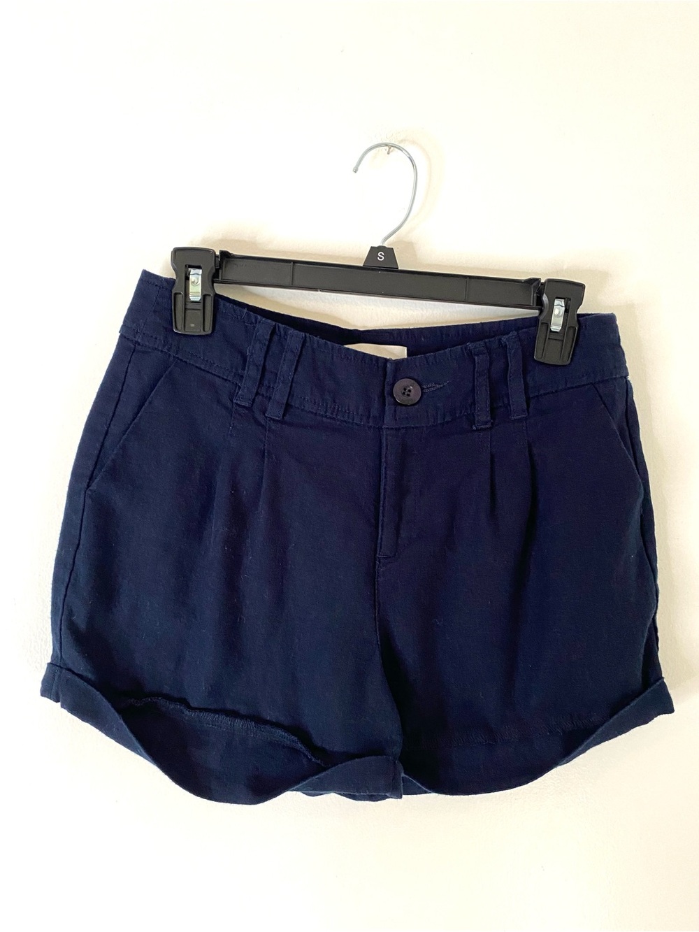 Navy Blue Linen Blend Pleated High Rise Cuffed Shorts Ci Sono